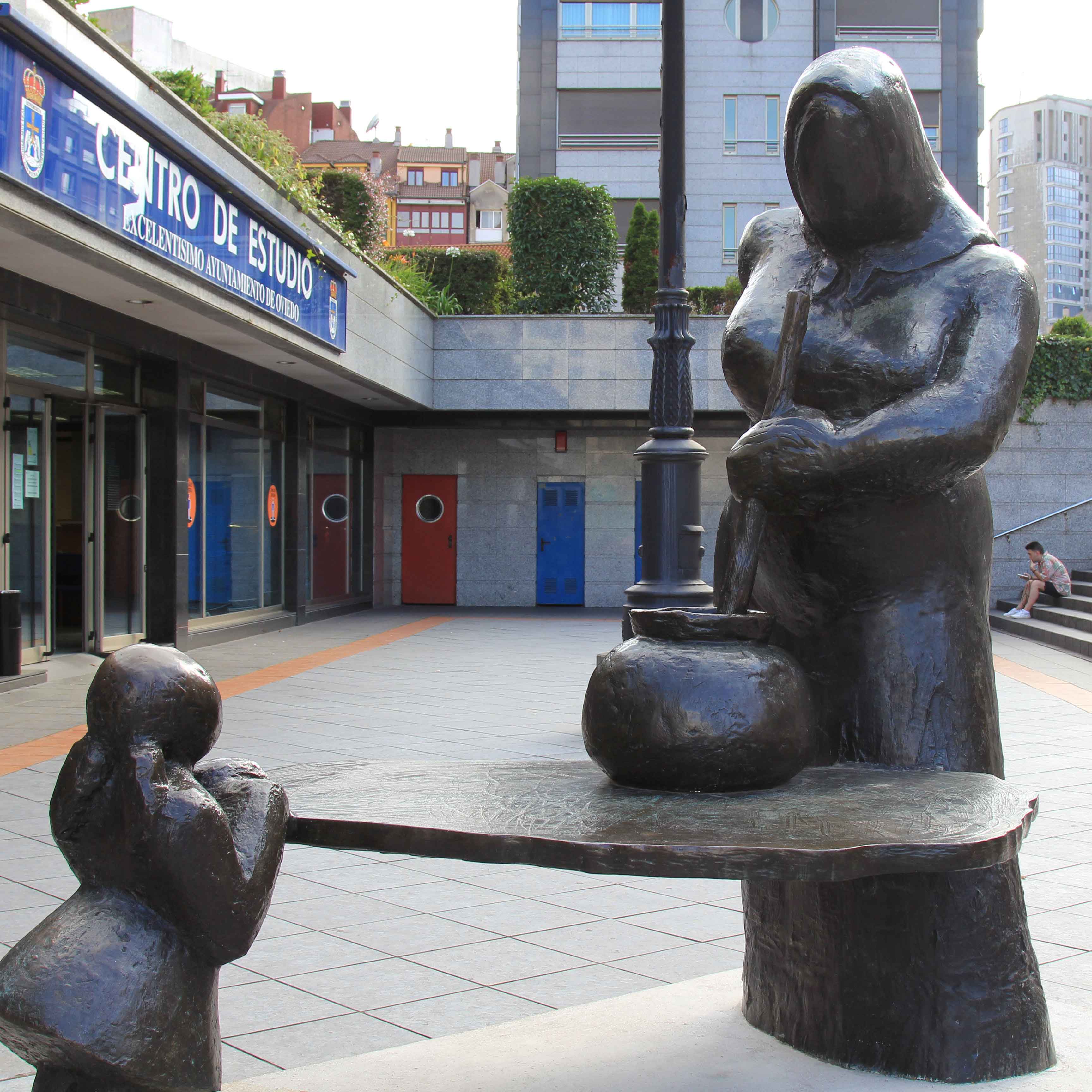 estatua esperanza caminando